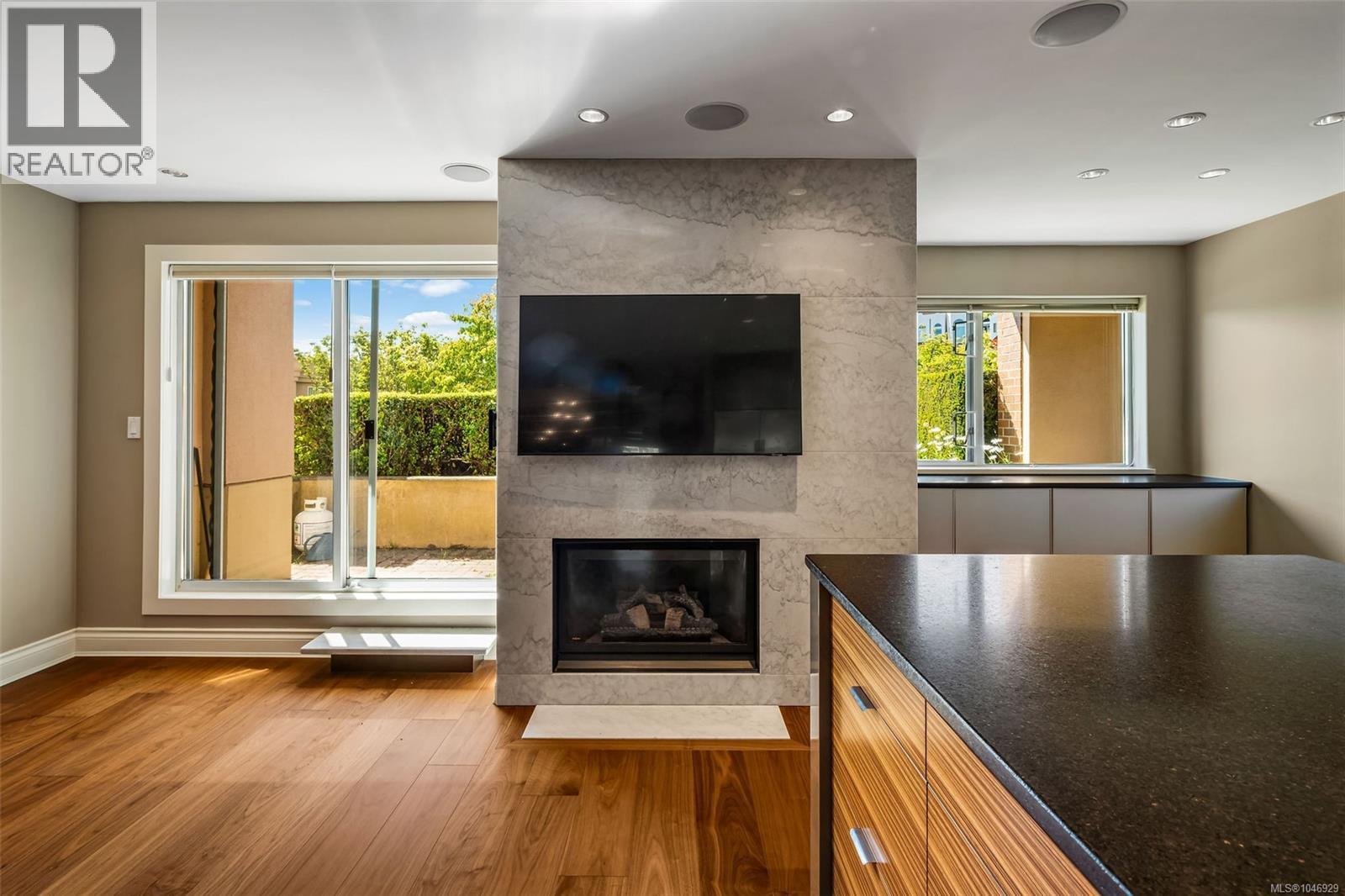 #106 75 Songhees Rd - 23