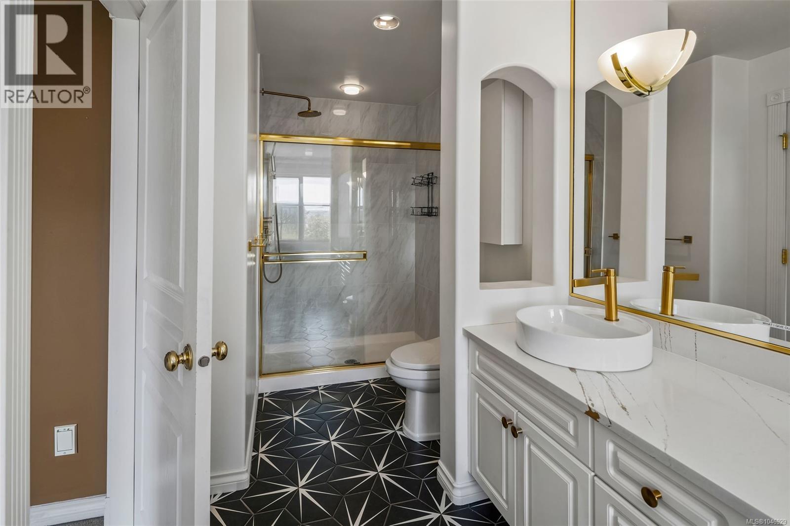 #106 75 Songhees Rd - Image 41