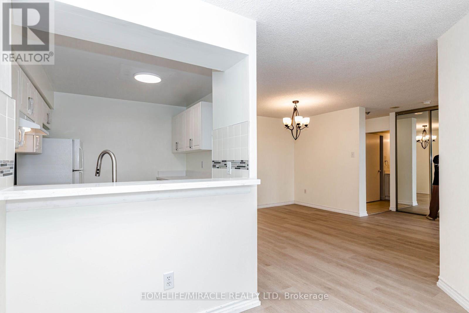 #804 12 LAURELCREST STREET - 19