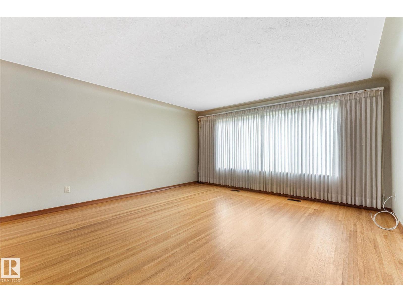 15930 93 AV NW - 6