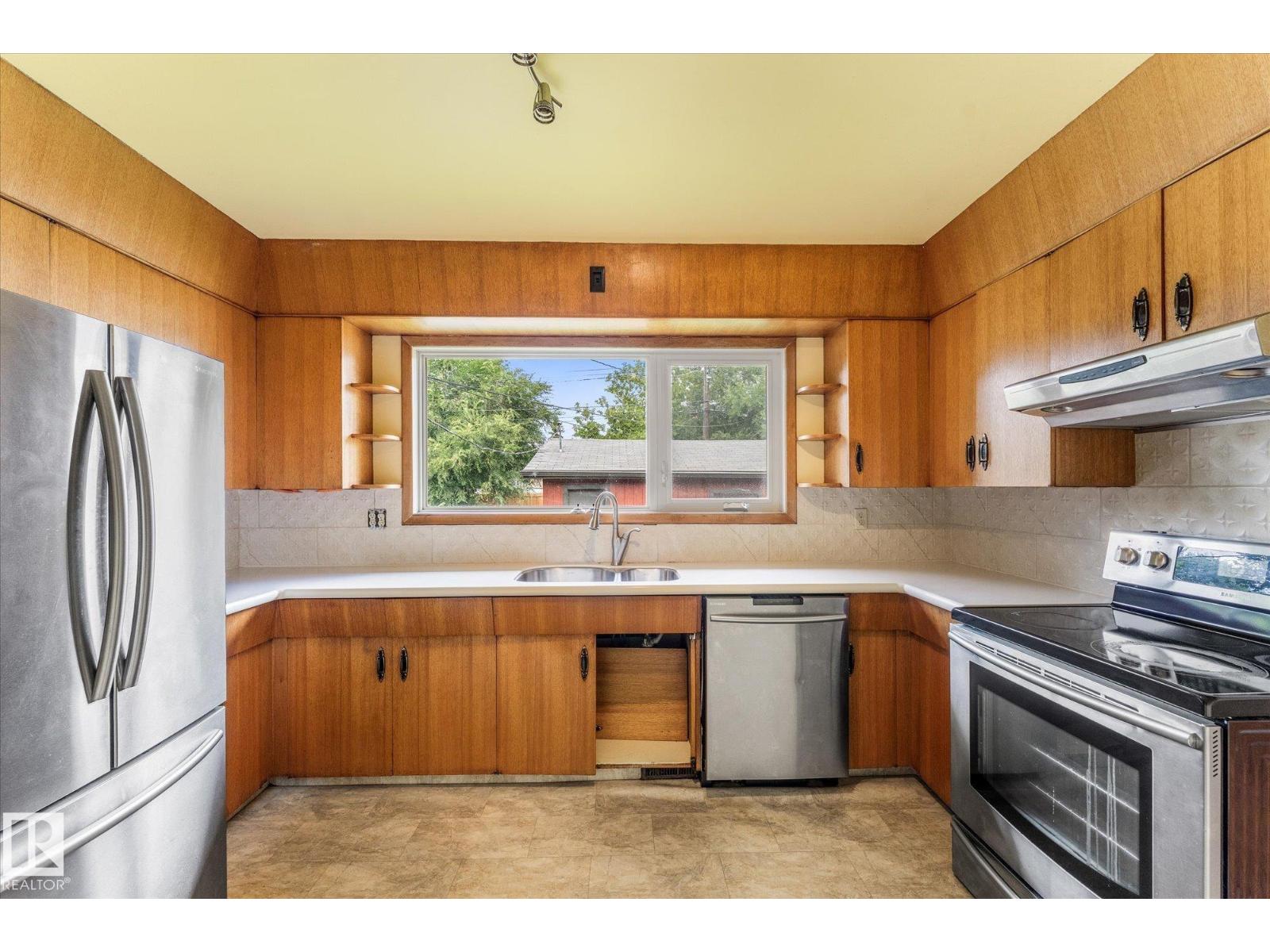 15930 93 AV NW - 14