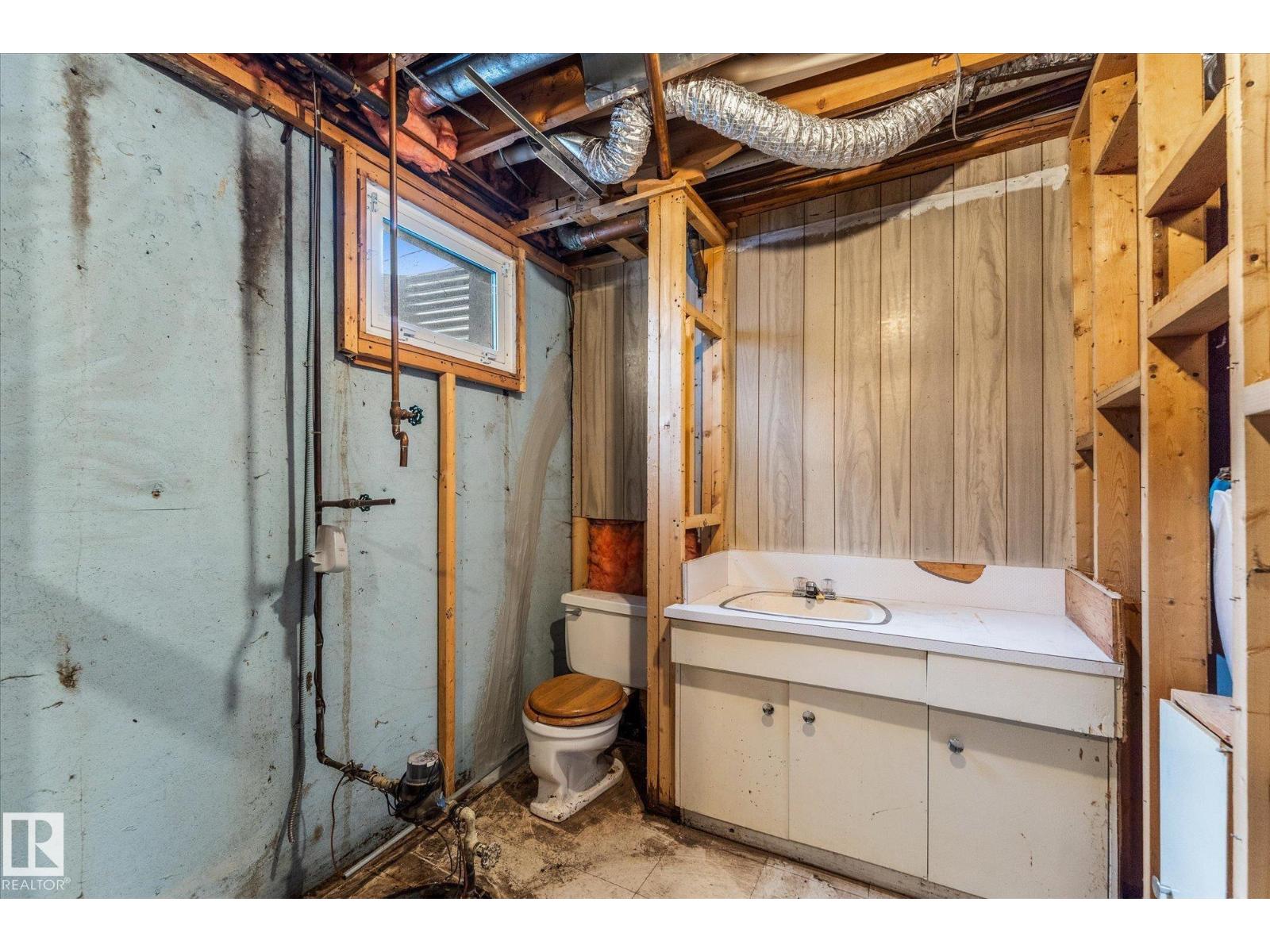 15930 93 AV NW - 25