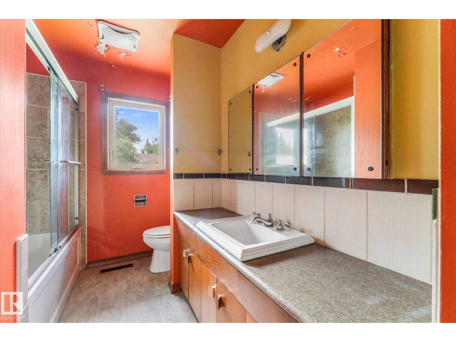 15930 93 AV NW - Image 23