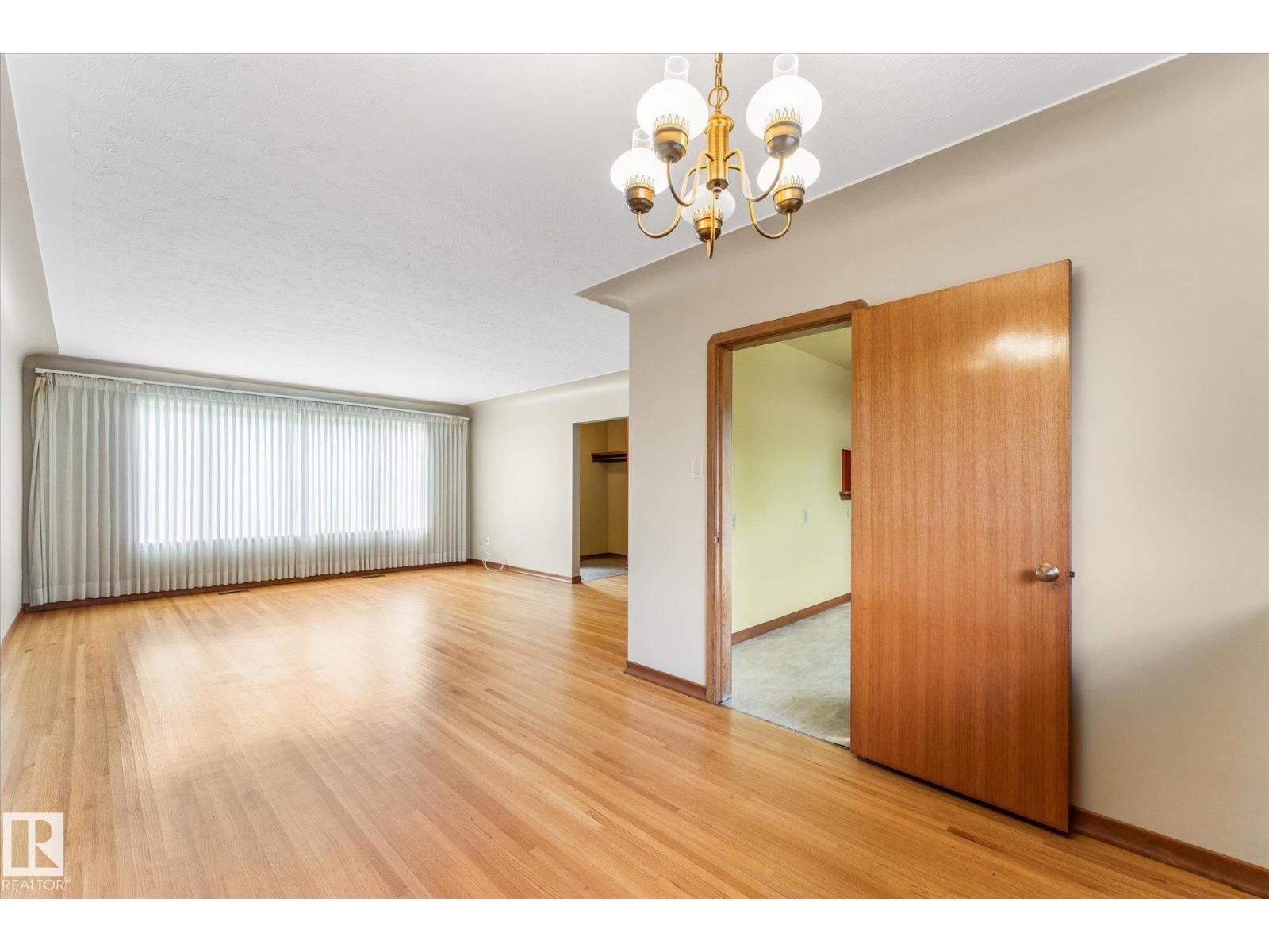 15930 93 AV NW - 12
