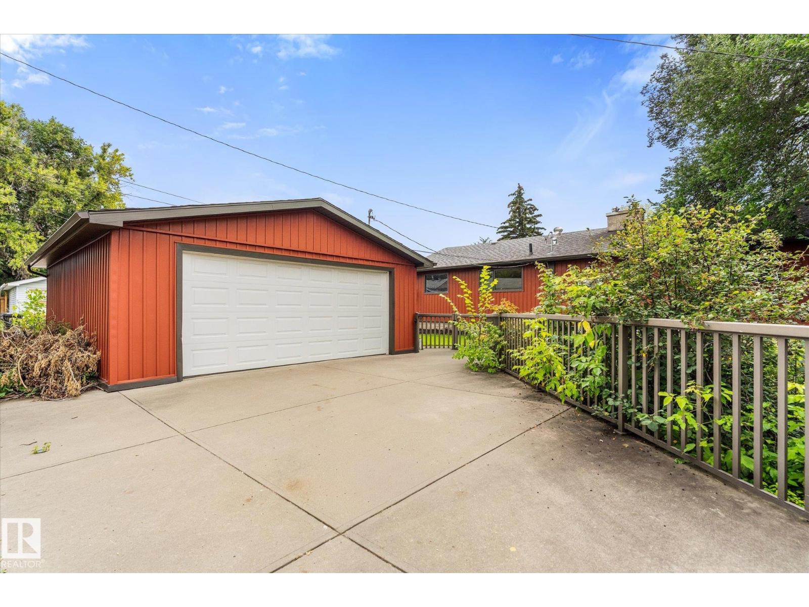 15930 93 AV NW - 33