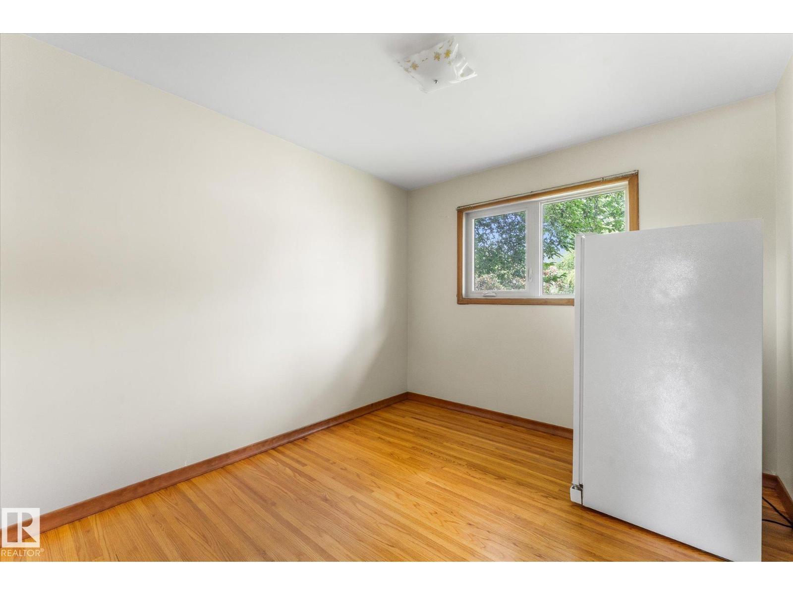 15930 93 AV NW - 20