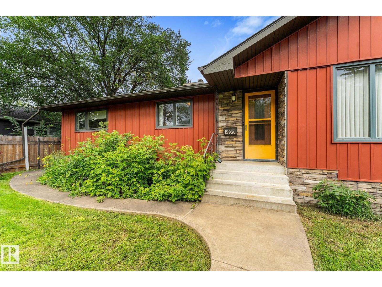 15930 93 AV NW - 2