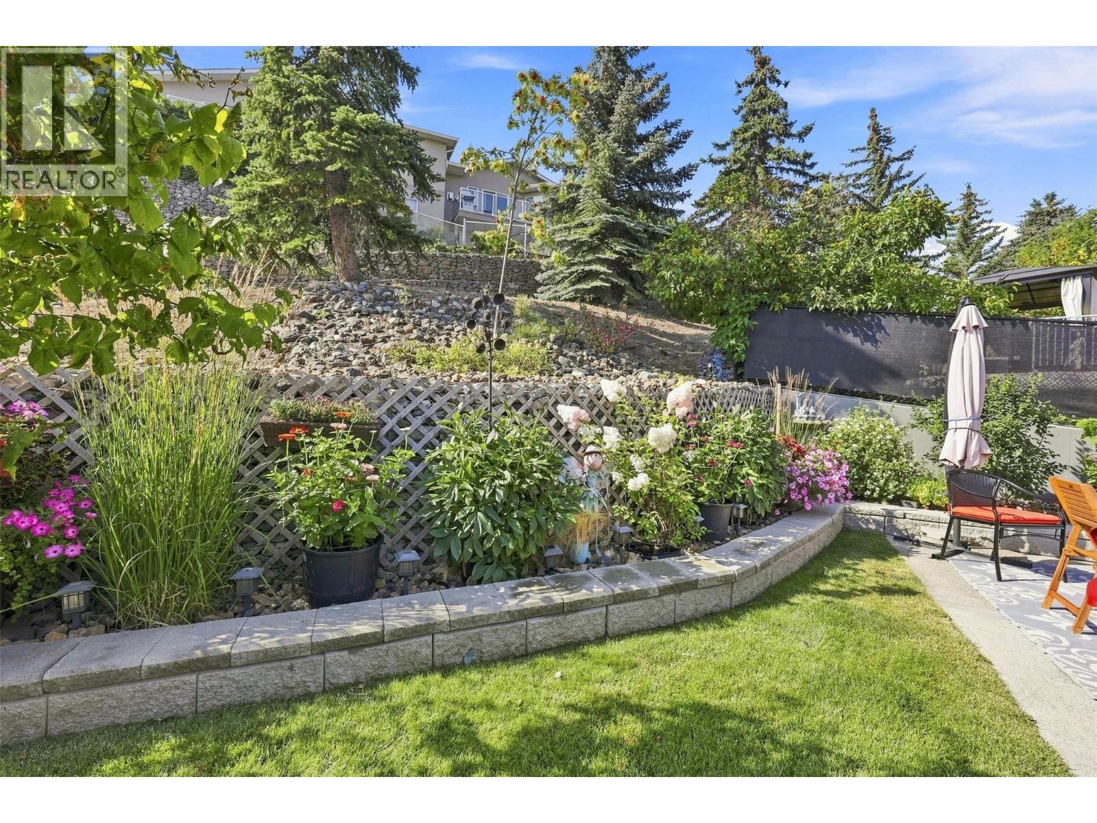 #12 2020 Van Horne Drive - 24