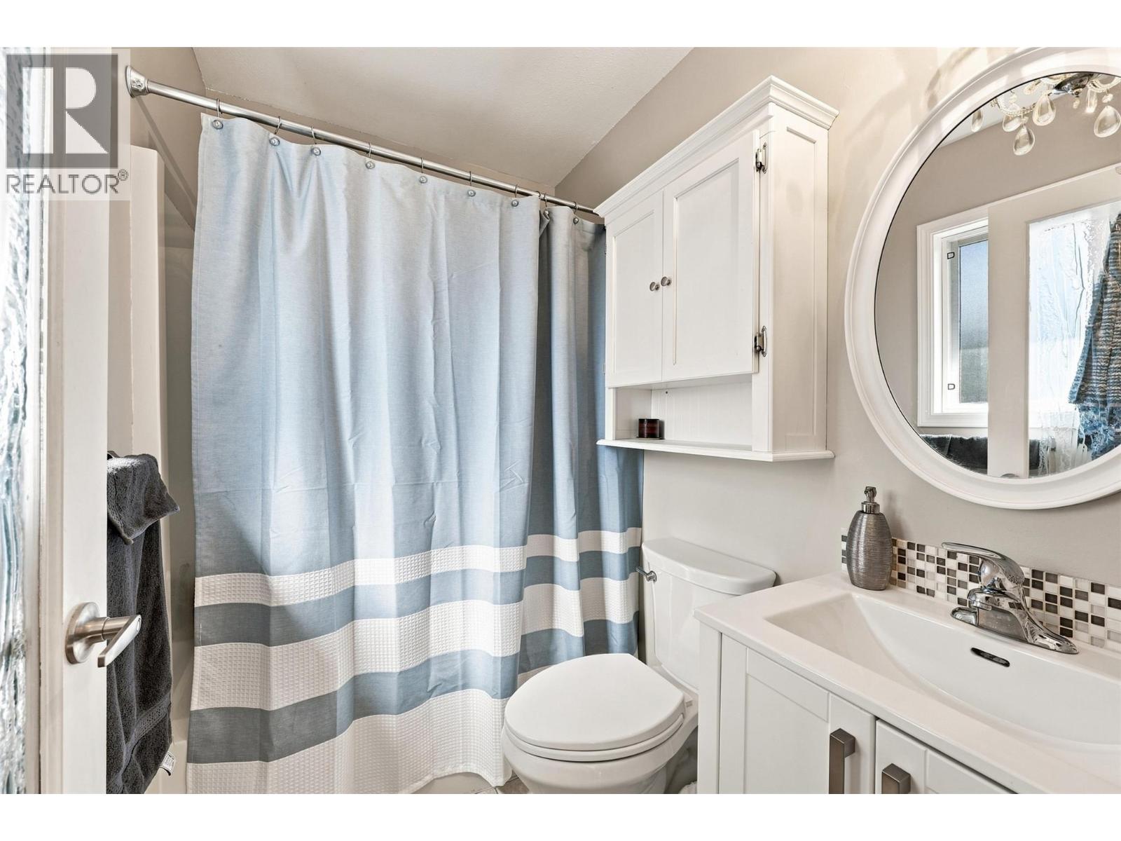 #12 2020 Van Horne Drive - 18