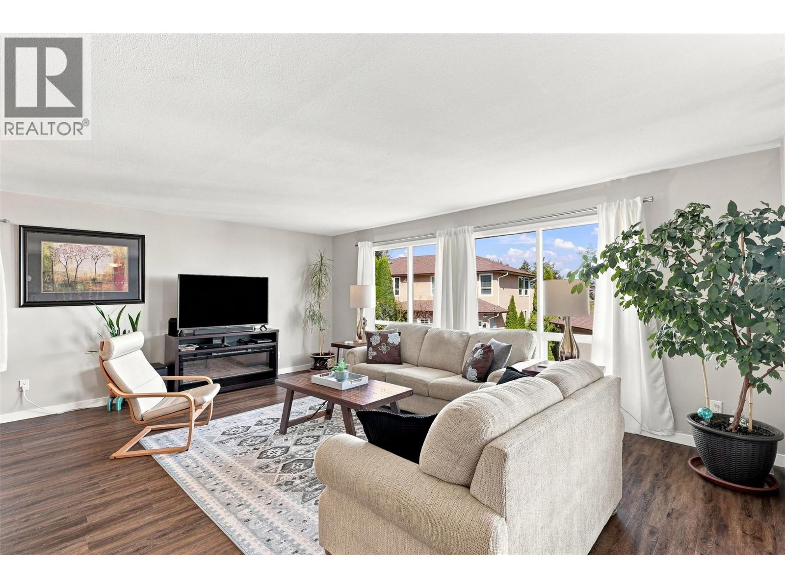 #12 2020 Van Horne Drive - Image 6