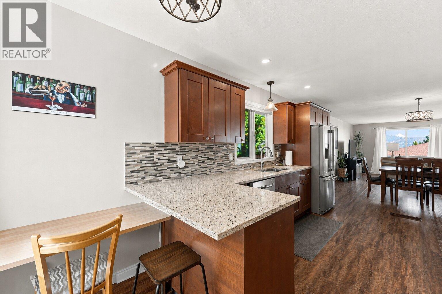 #12 2020 Van Horne Drive - 14