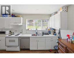 Kitchen - 3971 Cedarwood St, Saanich, BC V8N3N3 Photo 12