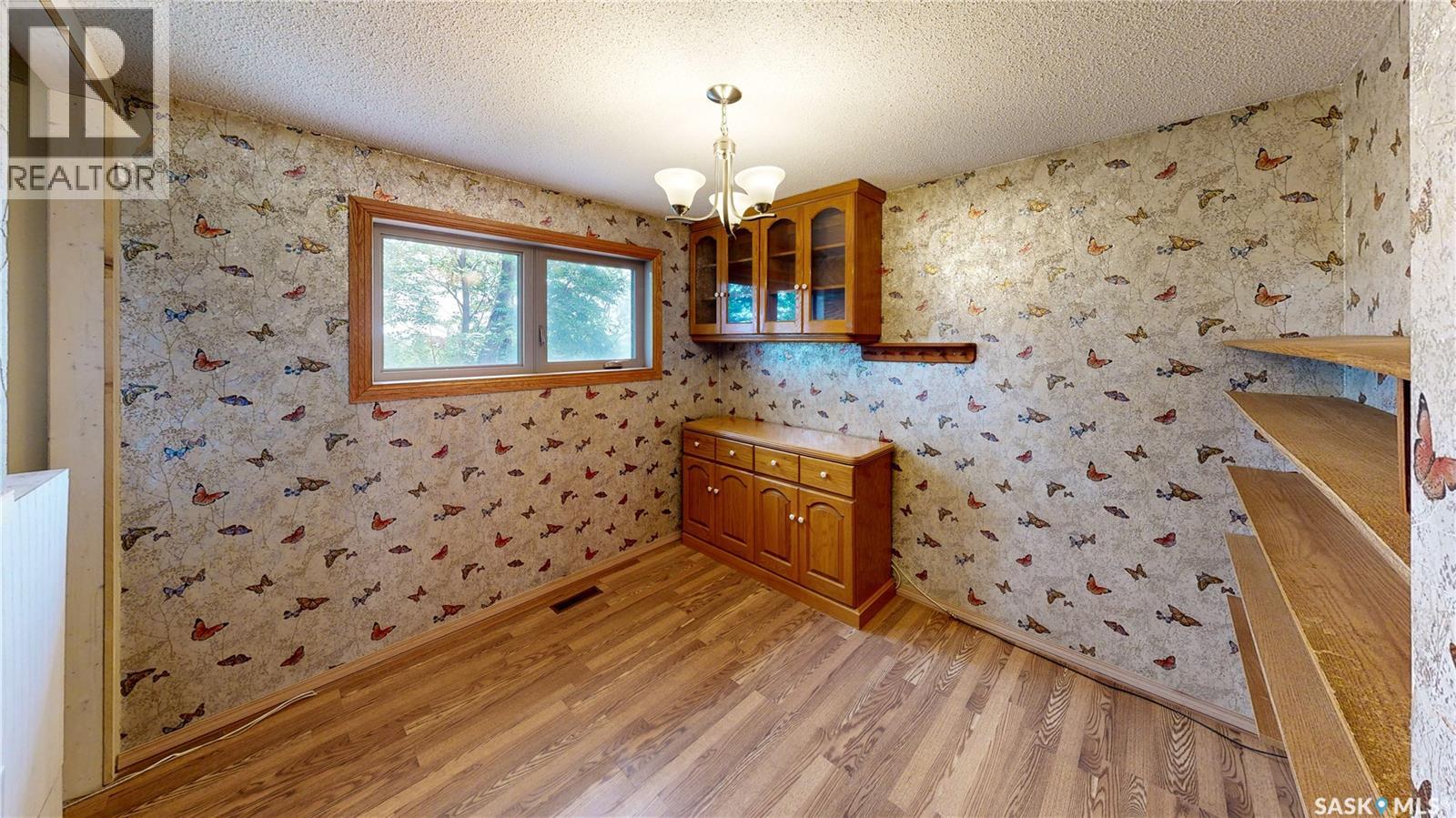 6524 Dewdney AVENUE - 17