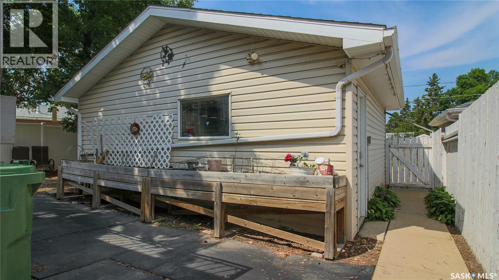 6524 Dewdney AVENUE - Image 38