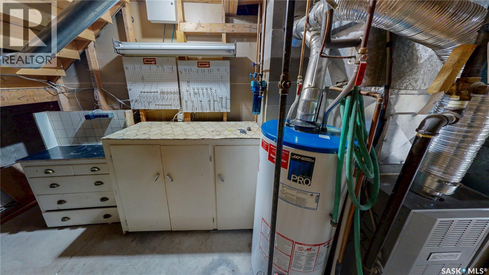 6524 Dewdney AVENUE - Image 35