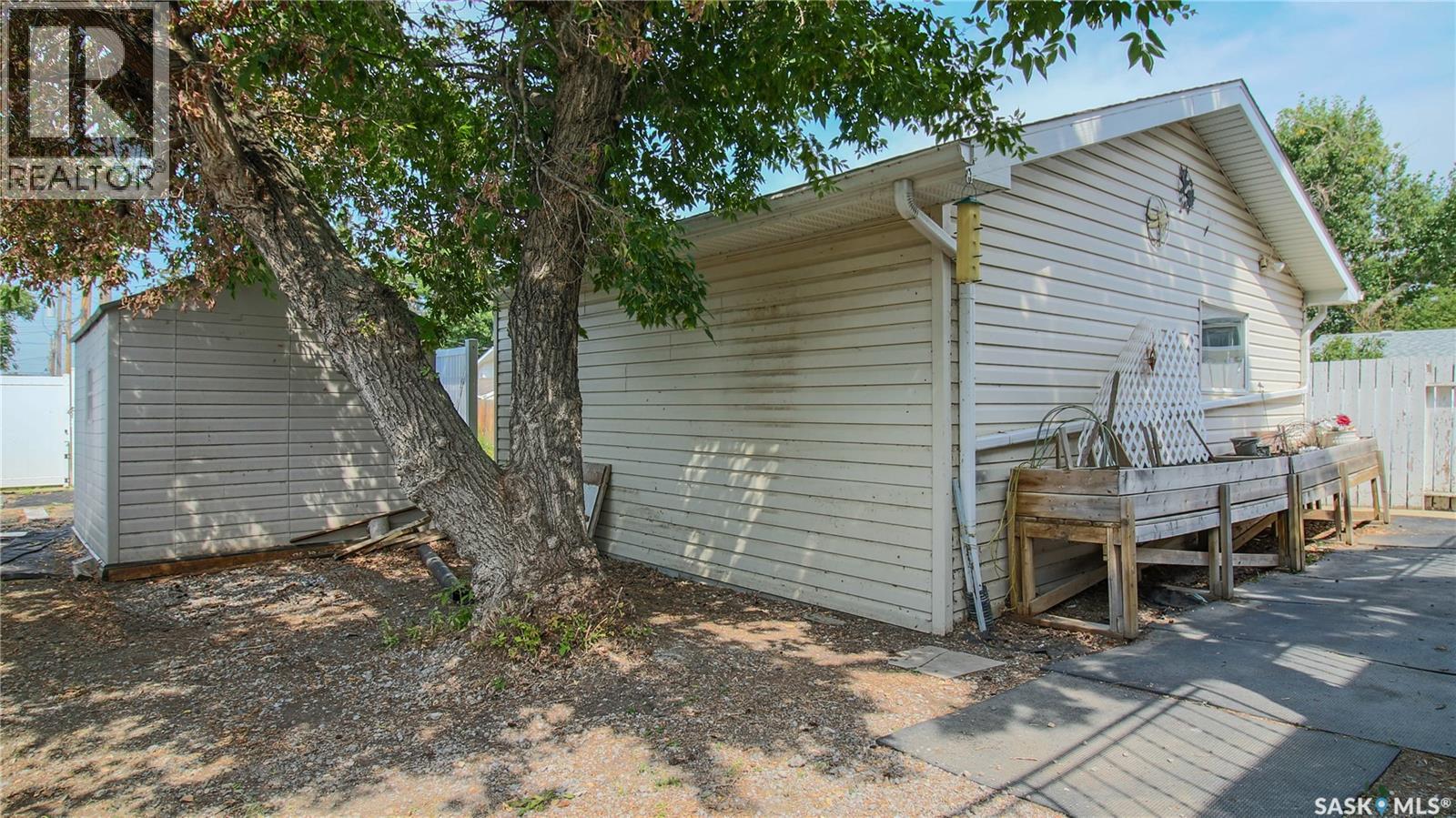 6524 Dewdney AVENUE - 39