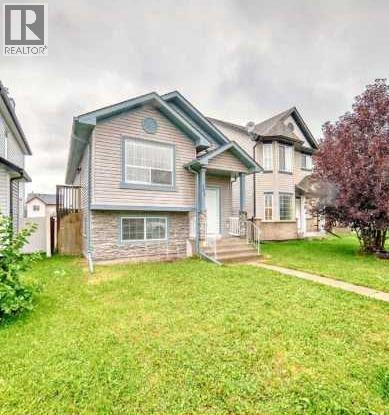202 Saddlemead Green Northeast