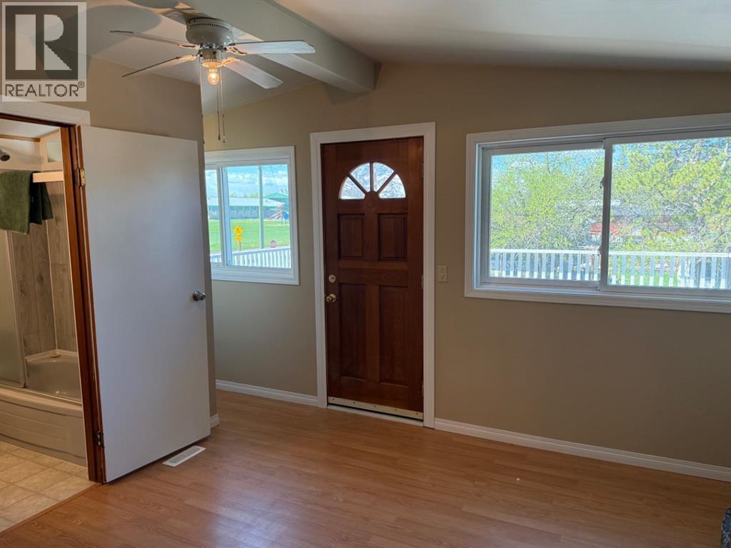 10 1 Street West - Photo 12
