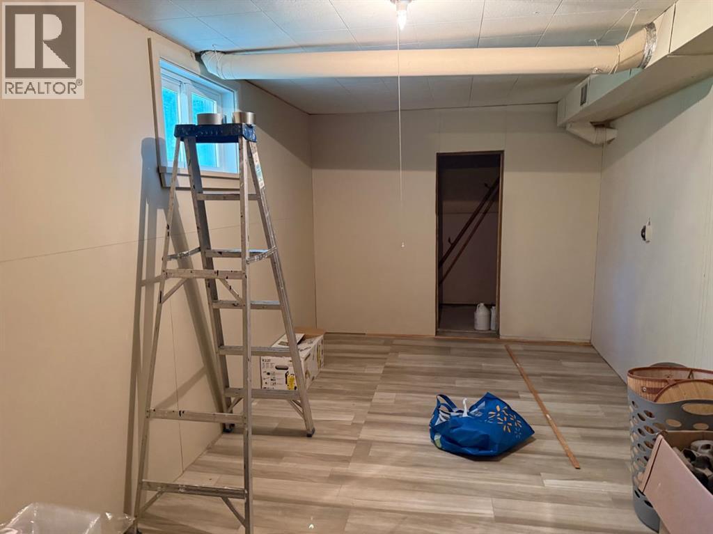 10 1 Street West - Photo 15