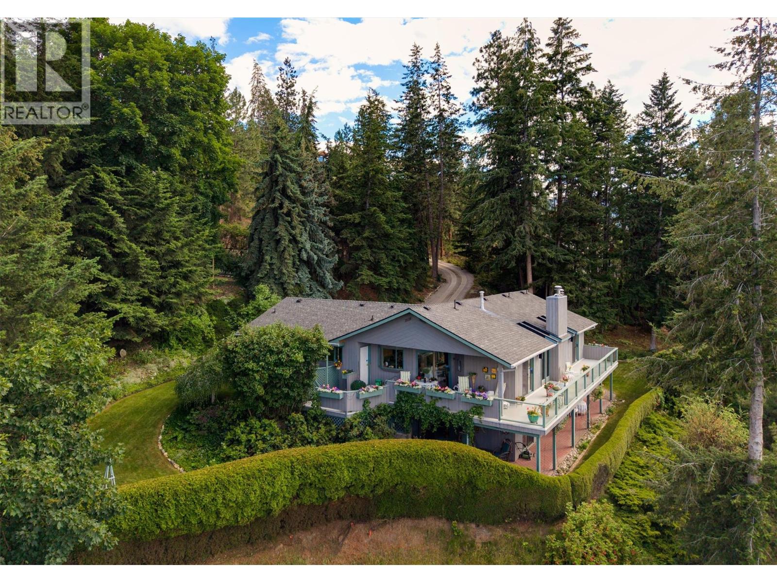424 Edgemont Court - 3