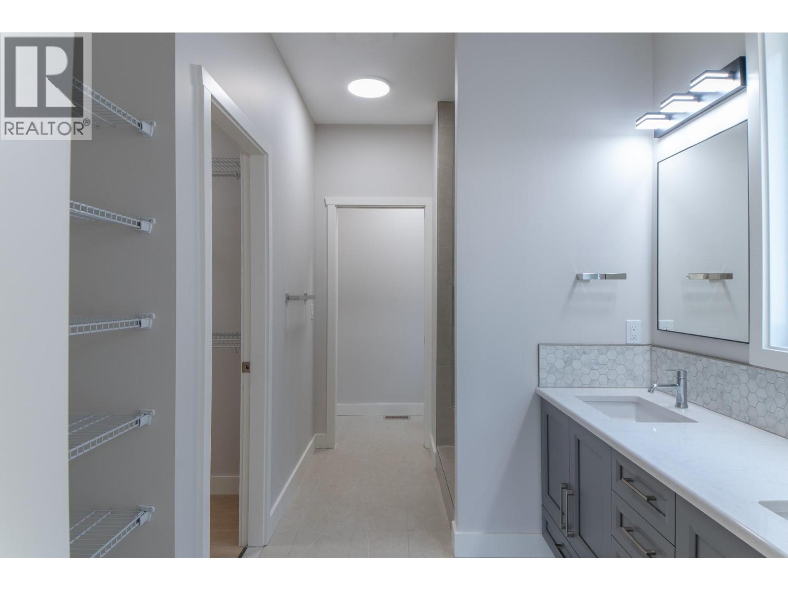 712 Mountain View Crescent - 22