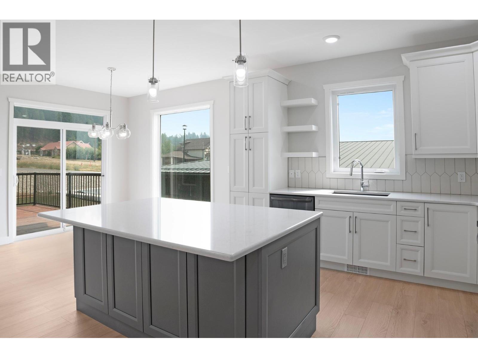 712 Mountain View Crescent - 14