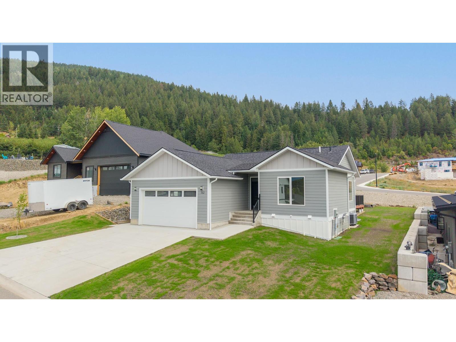 712 Mountain View Crescent - 40