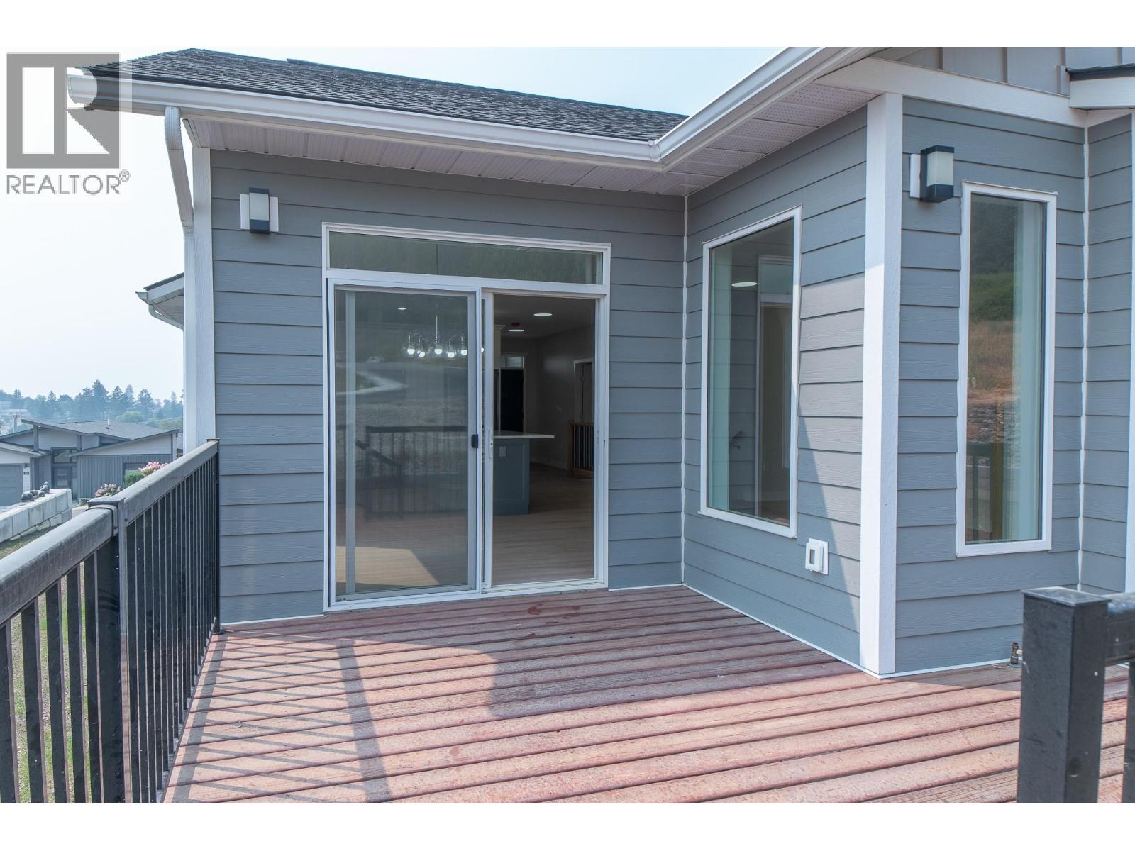 712 Mountain View Crescent - 35