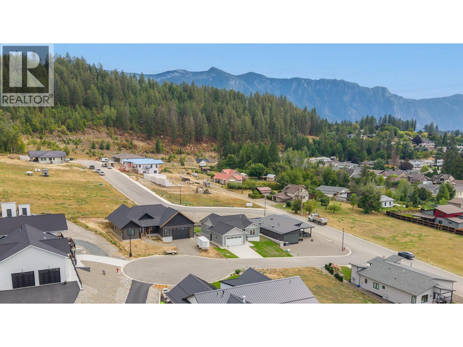 712 Mountain View Crescent - 42