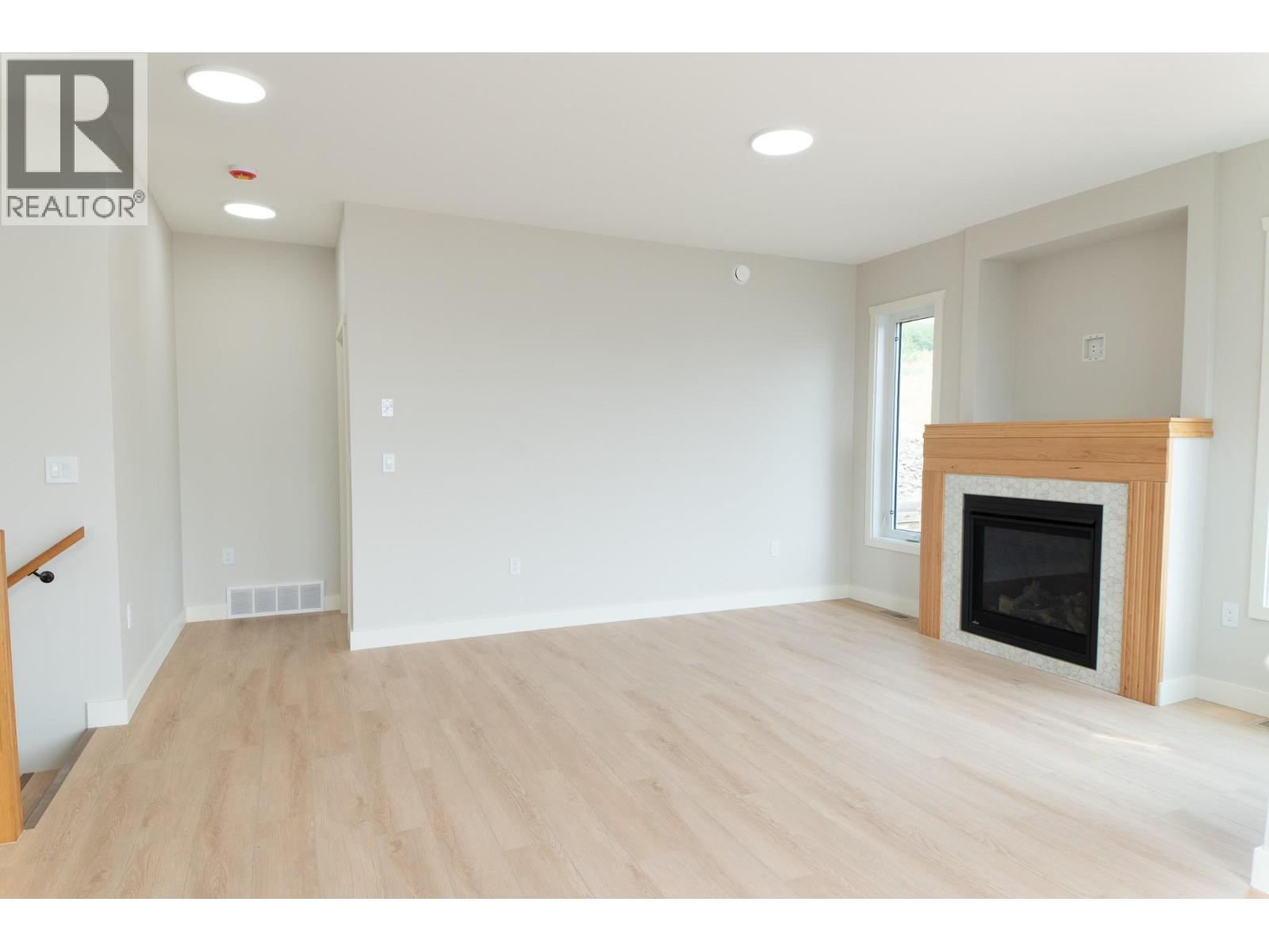 712 Mountain View Crescent, Creston