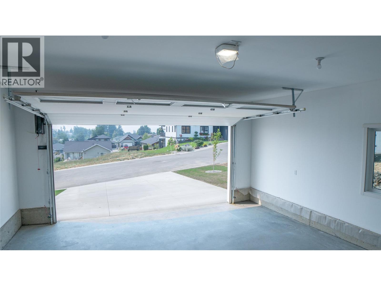 712 Mountain View Crescent - 31