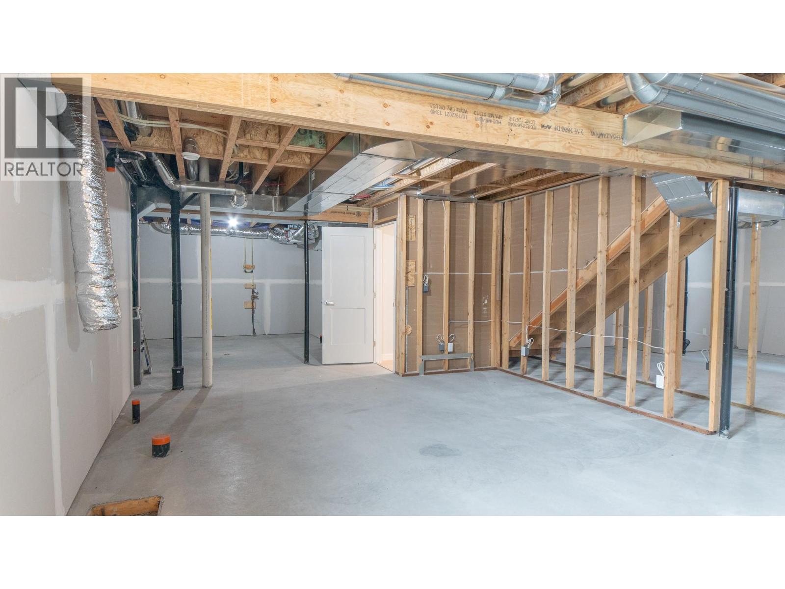 712 Mountain View Crescent - 29