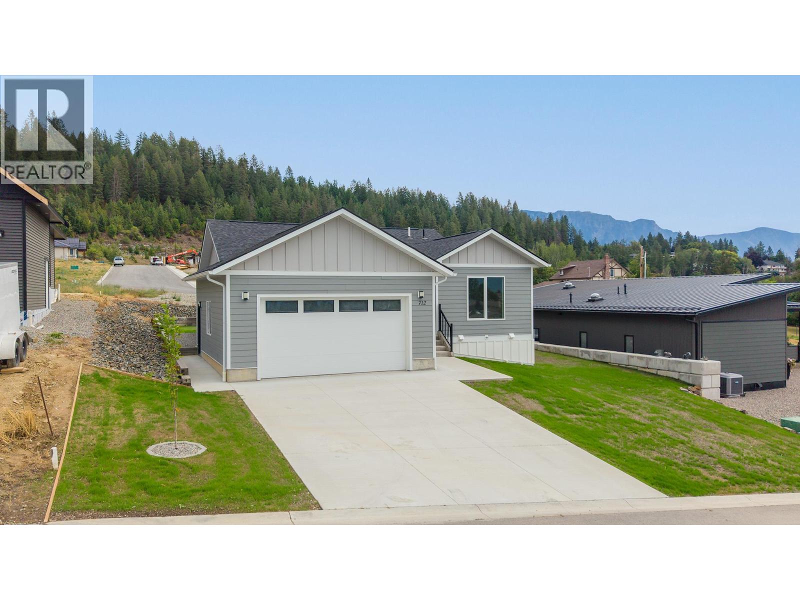 712 Mountain View Crescent - 39