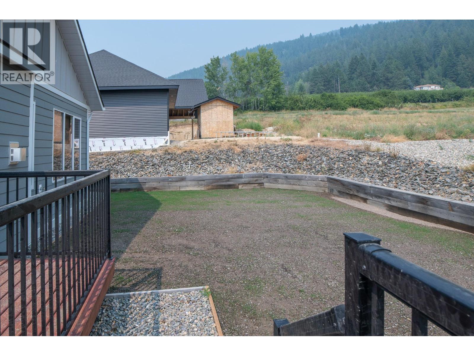 712 Mountain View Crescent - 34