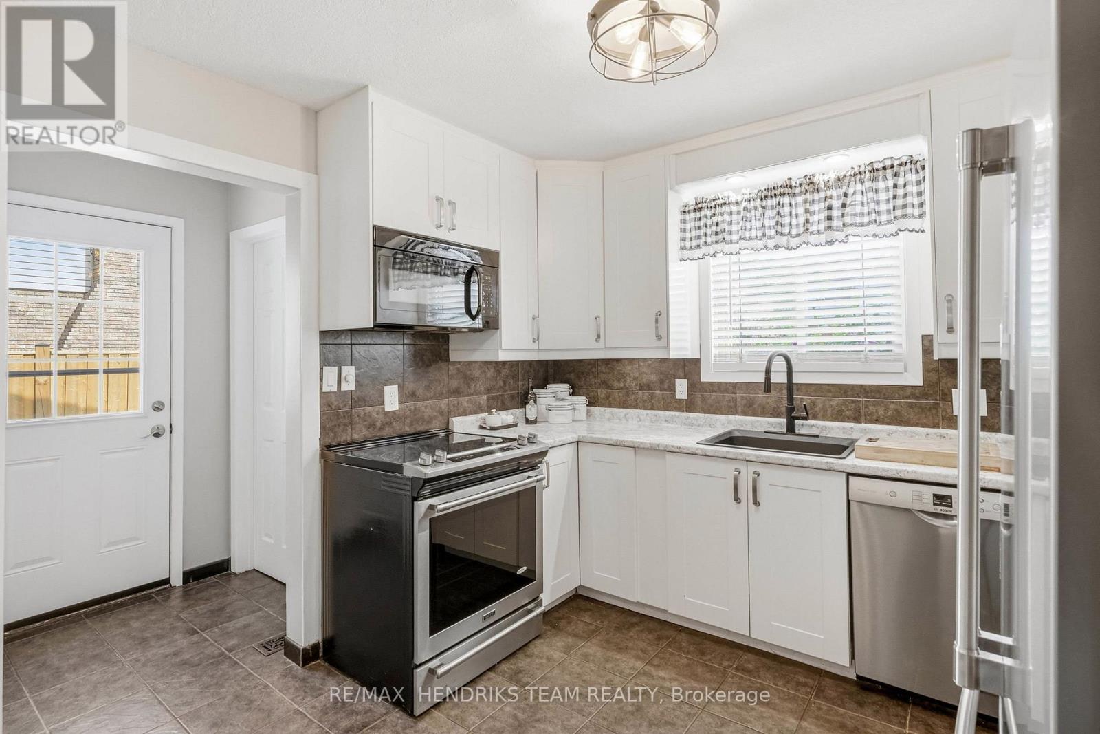 4 ROYAL ORCHARD CRESCENT - Image 11
