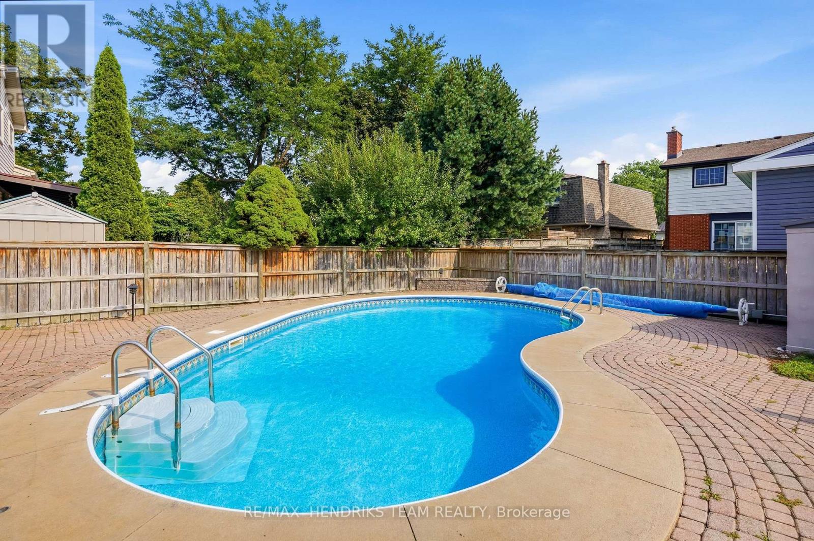 4 ROYAL ORCHARD CRESCENT - Image 32