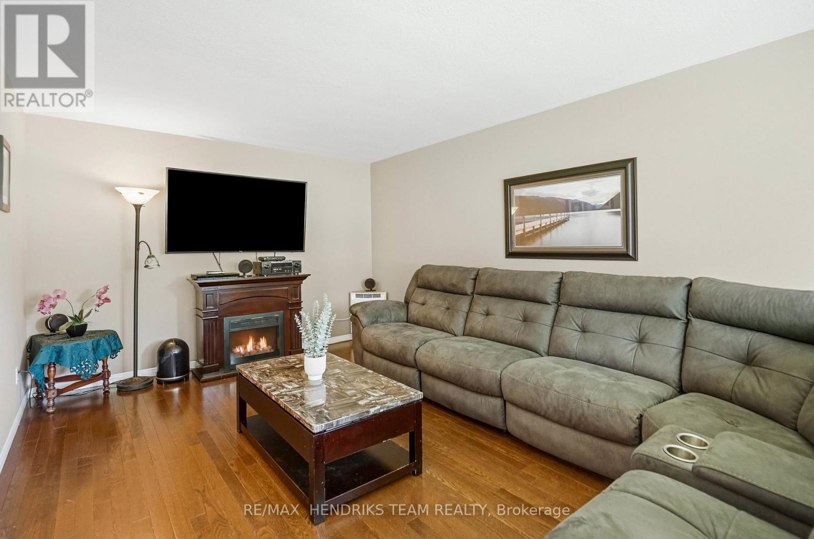 4 ROYAL ORCHARD CRESCENT - Image 8