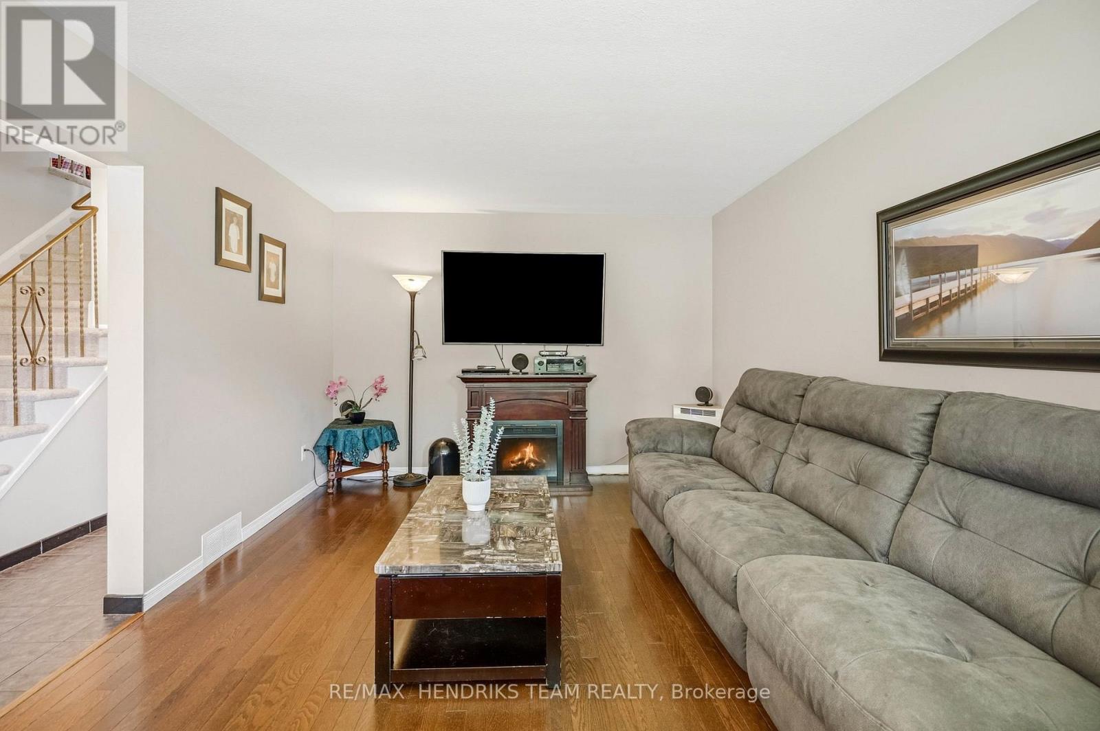 4 ROYAL ORCHARD CRESCENT - Image 9