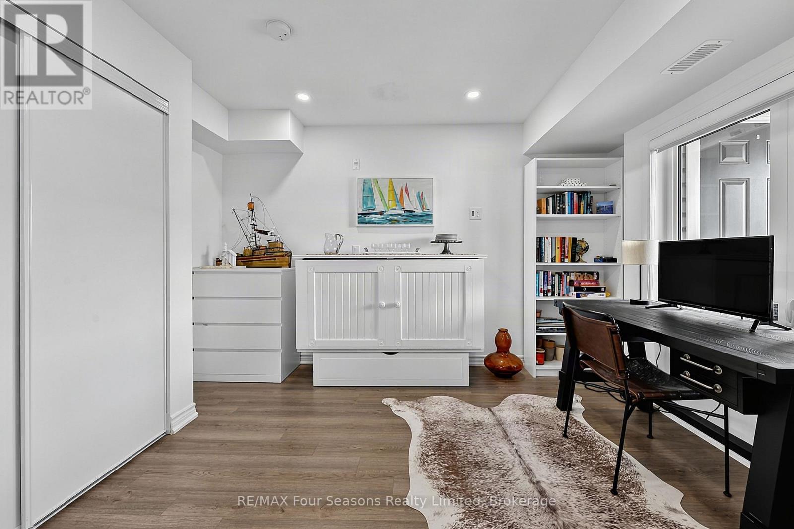 #302 4 COVE COURT - 20