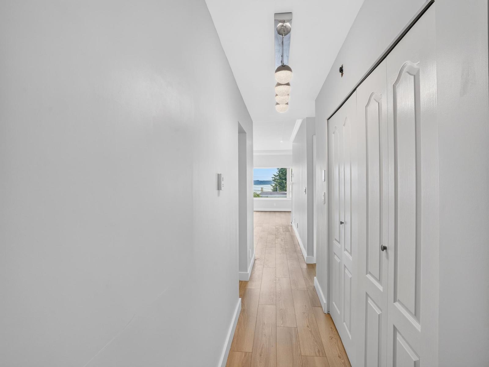Photo of 204 15176 BUENA VISTA AVENUE 20