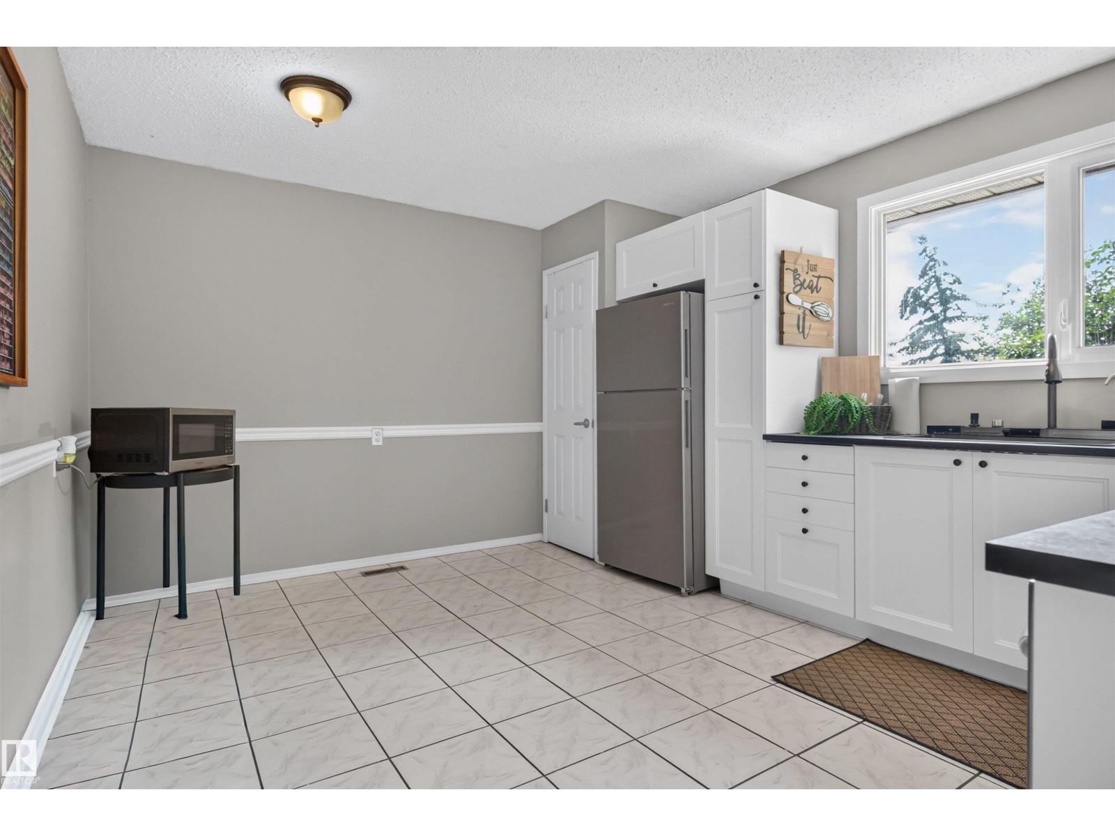 3606 44 ST - 11