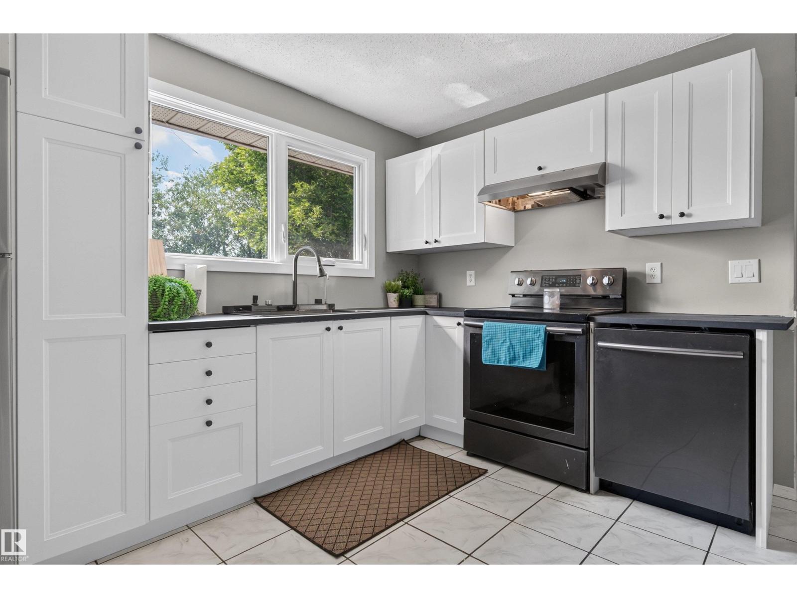 3606 44 ST - 9