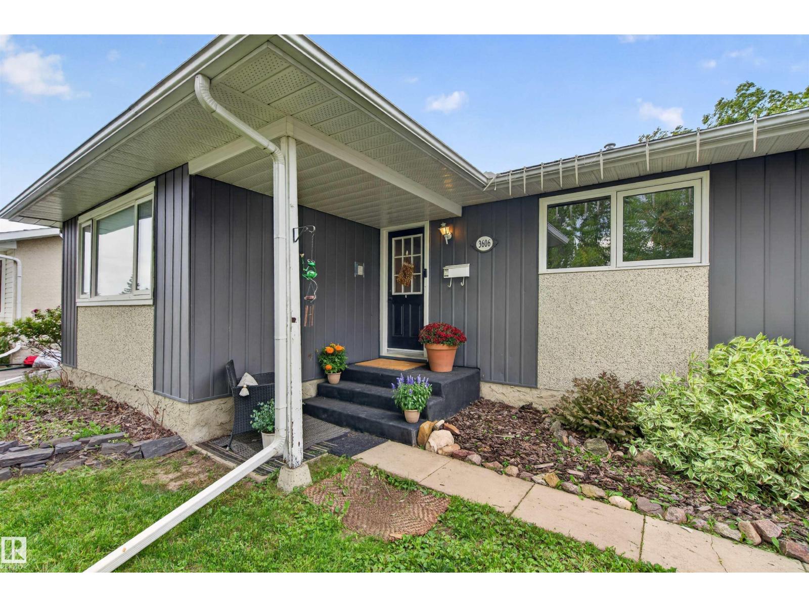 3606 44 ST - 36