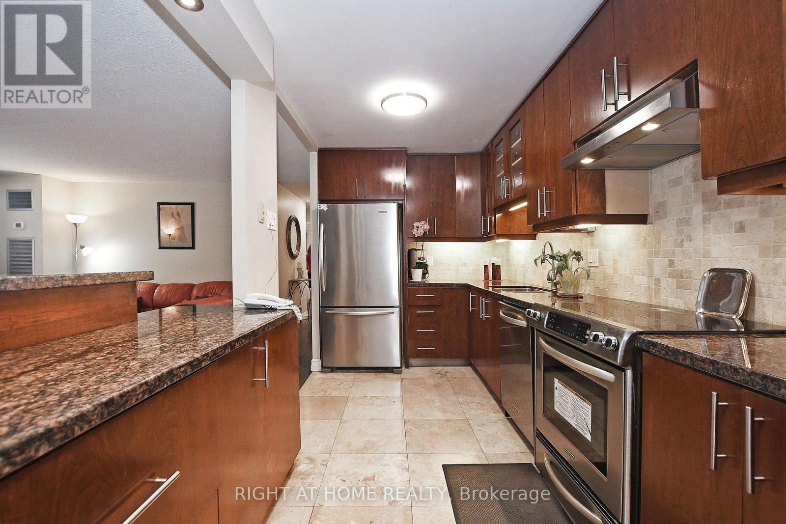 #806 60 INVERLOCHY BOULEVARD - 18