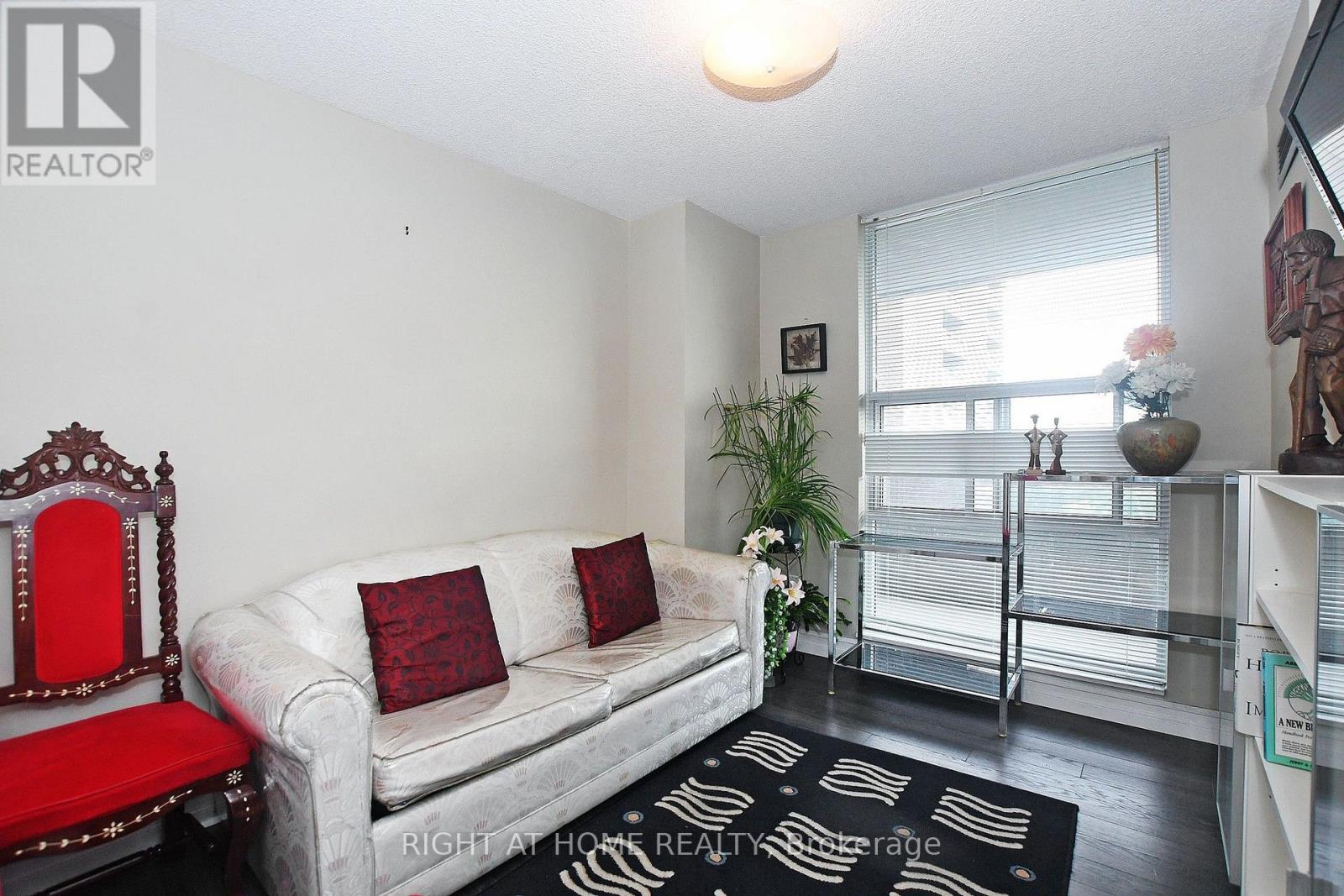 #806 60 INVERLOCHY BOULEVARD - 31
