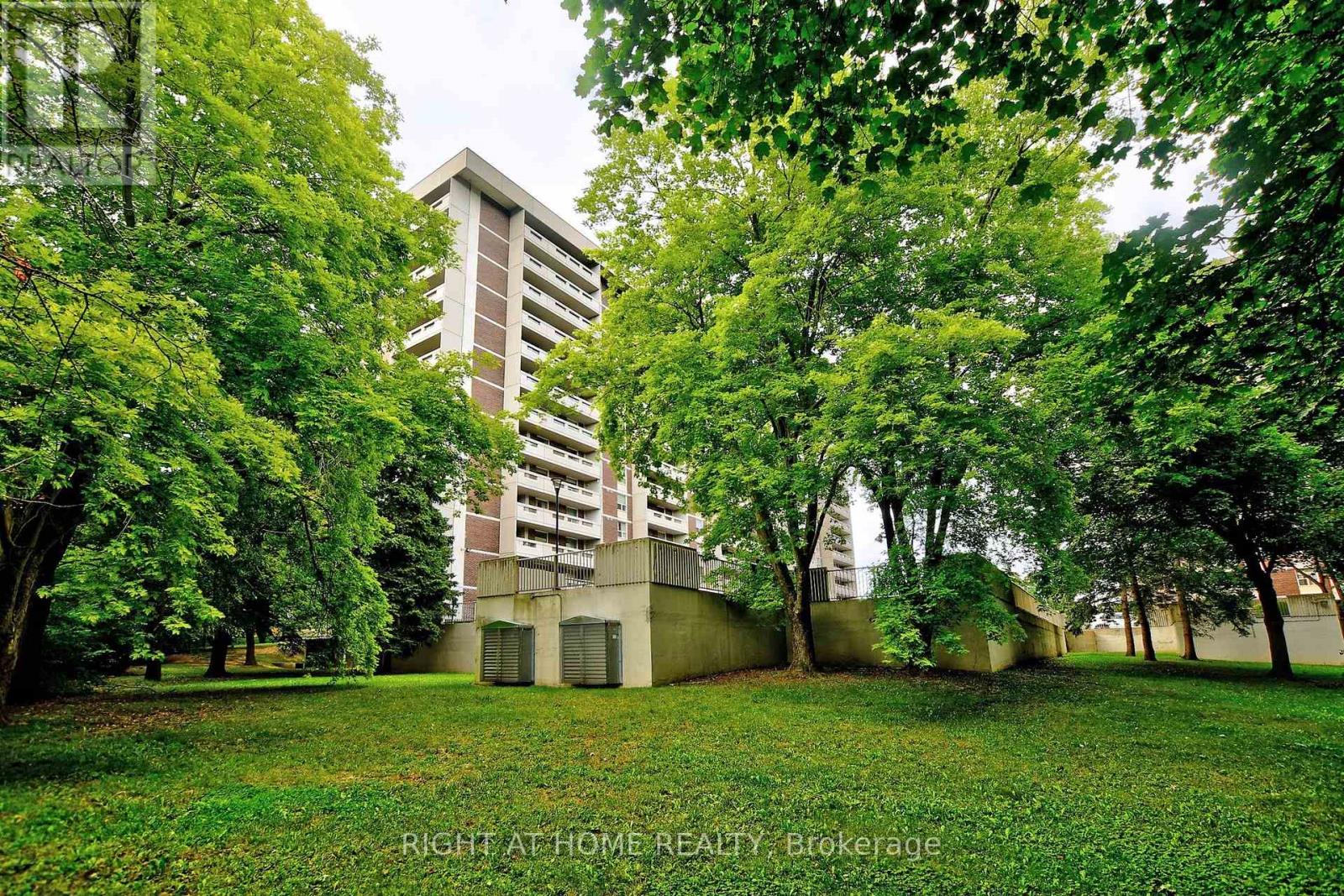 #806 60 INVERLOCHY BOULEVARD - 35