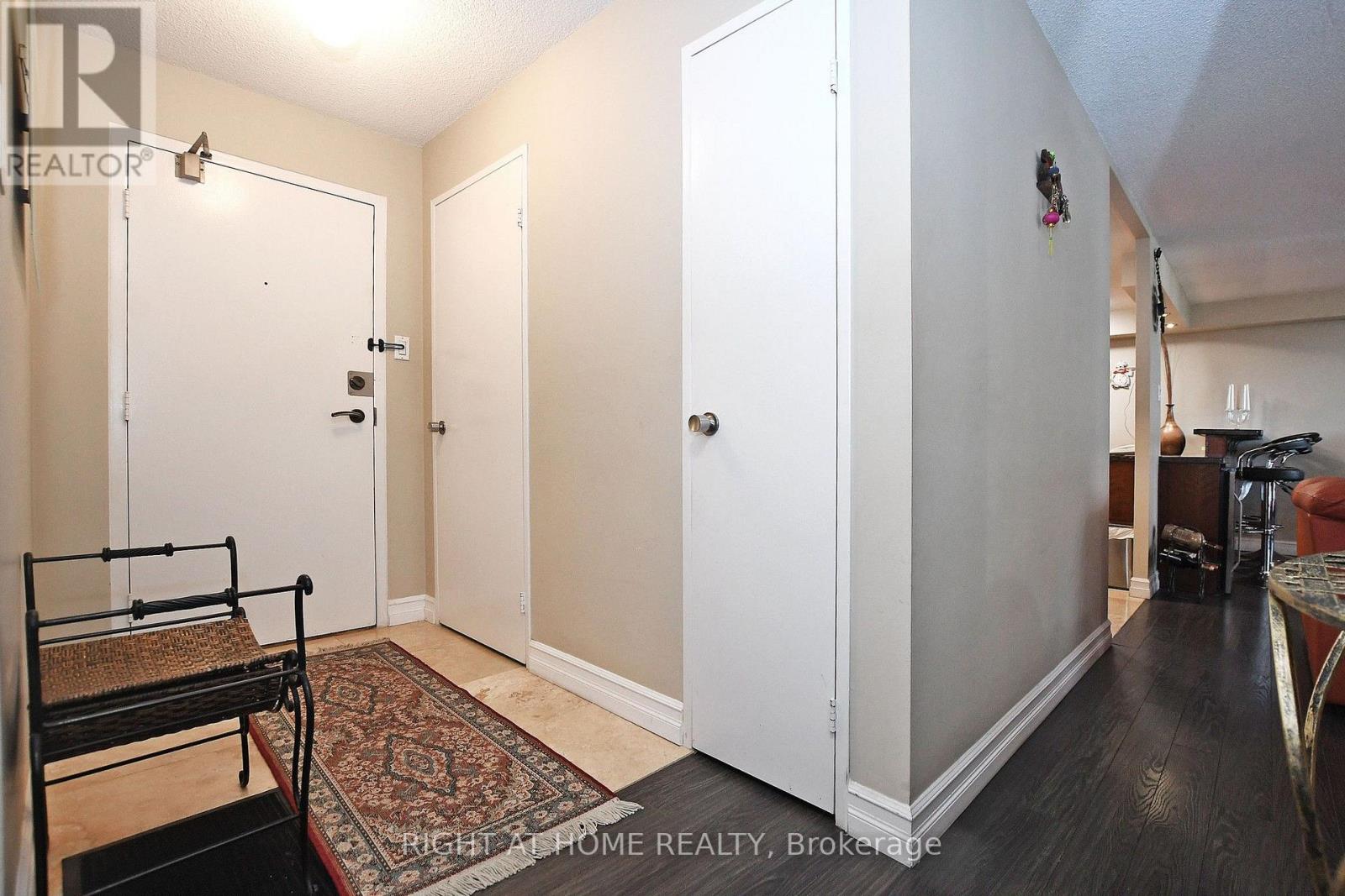 #806 60 INVERLOCHY BOULEVARD - 8