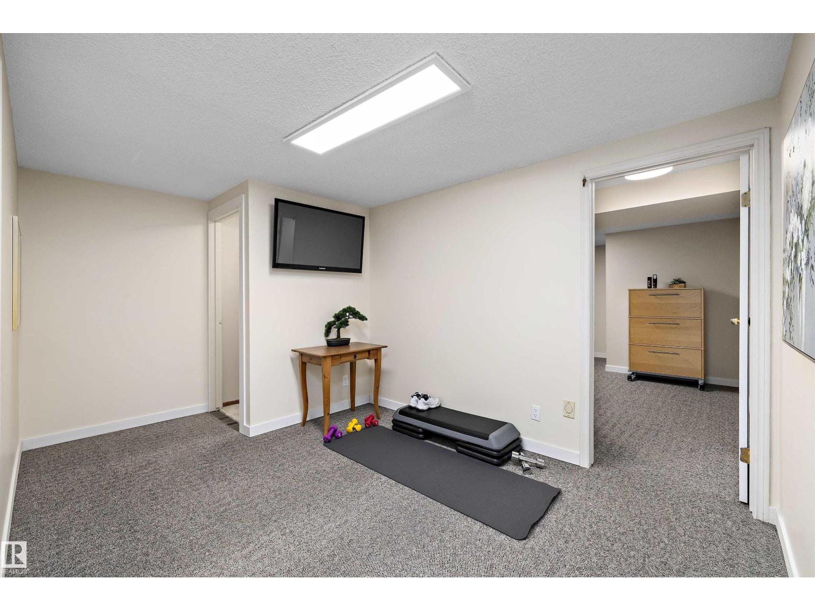 4717 25 Avenue NW - Photo 38