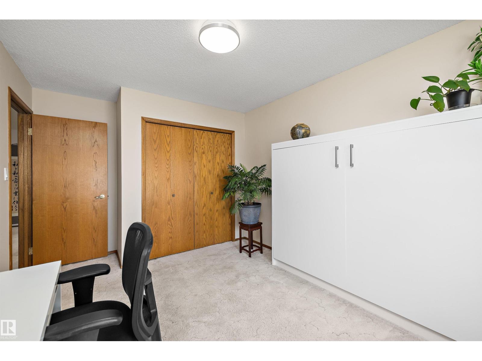 4717 25 Avenue NW - Photo 8