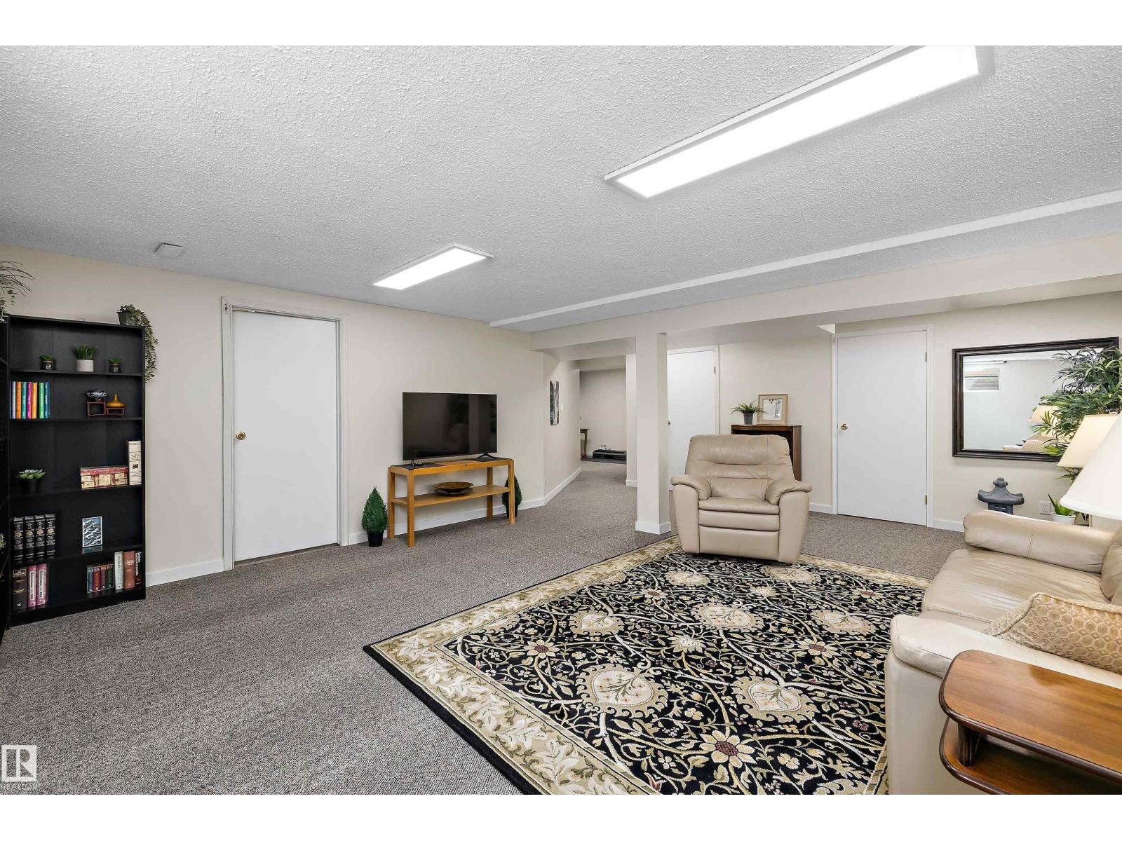 4717 25 Avenue NW - Photo 42